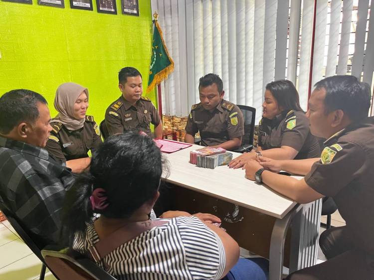 Kades Bekilang Titipkan Kerugian Uang Negara kepada Cabjari Karo di Tigabinanga