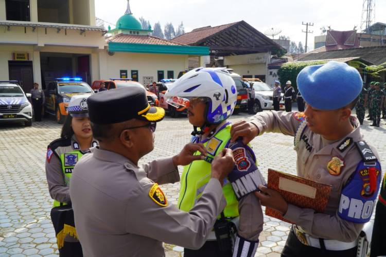 Polres Tanah Karo Laksanakan Apel Gelar Pasukan Ops Lilin Toba 2023
