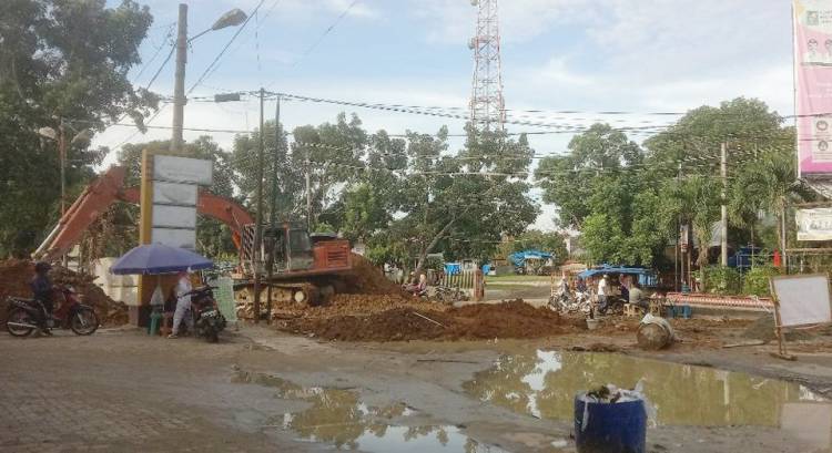 Warga Perdagangan Keluhkan Air PAM Mati Akibat Pengerjaan Proyek Drainase