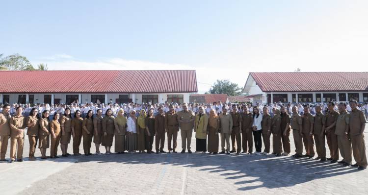 Bupati Dairi Memotivasi Siswa SMAN 1 Sidikalang