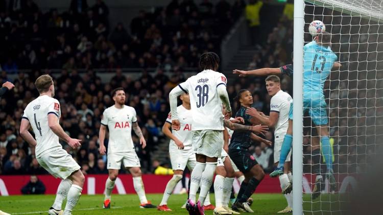 Gol Tunggal Ake Bawa City Singkirkan Tottenham dari Piala FA