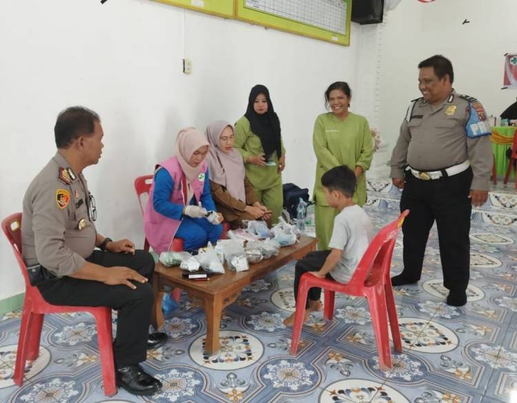 Polsek Kolaborasi dengan UPTD Puskesmas Tanjungberingin Gelar Pelayanan Kesehatan Gratis