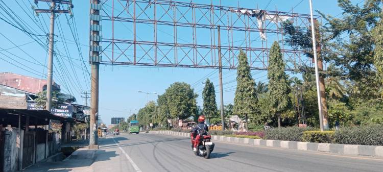 Billboard Berkarat Bahayakan Pengguna Jalan di Kota Tebingtinggi