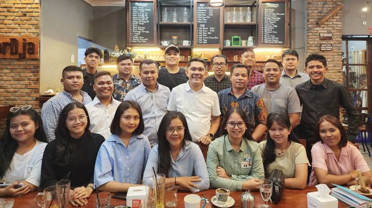 Deputi II Kepala Staf Kepresidenan Diskusi dengan Pemuda GKPS dan GAMKI Simalungun