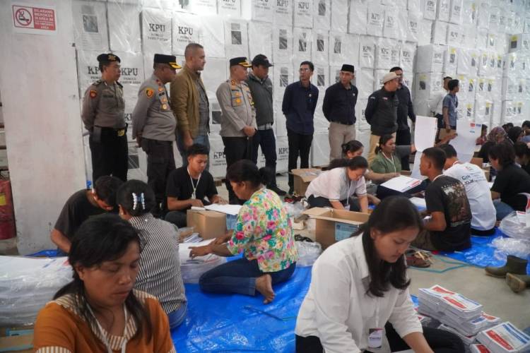 Kapolres Karo Jaga Pelipatan Surat Suara Pemilu