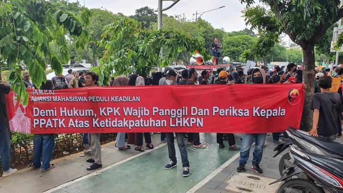 AMPK Gelar Demo di PPATK, Desak Pejabat Tak Tertib LHKPN Mundur