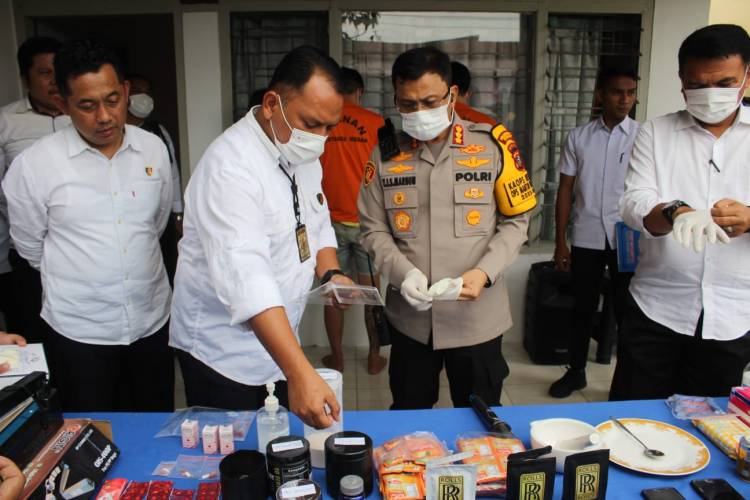 Polrestabes Medan Ungkap Peredaran Narkoba Modus Kemasan, 3 Tersangka Dibekuk