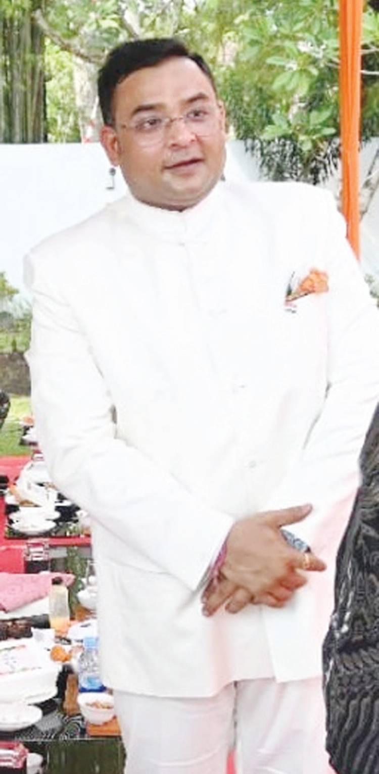 Gaya Shubham Singh di Bollywood Night Carnival