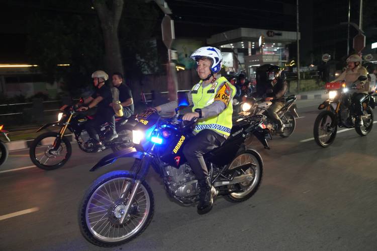 Kapolda Sumut Pantau Perayaan Tahun Baru 2024 dengan Sepeda Motor