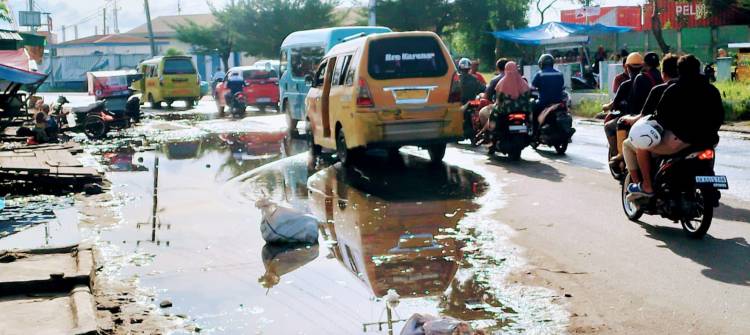 Drainase Buruk, Jalan Sumatera Belawan Terendam Air Limbah