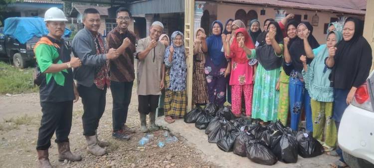 Karyawan Kebun dan PKS PTPN IV Sosa Sisihkan Gaji untuk Berbagi Sembako