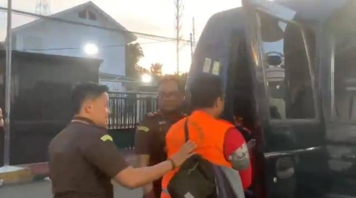 Jaksa Tahan Konsultan Pengawas Proyek Jalan Desa Strategis Nisbar