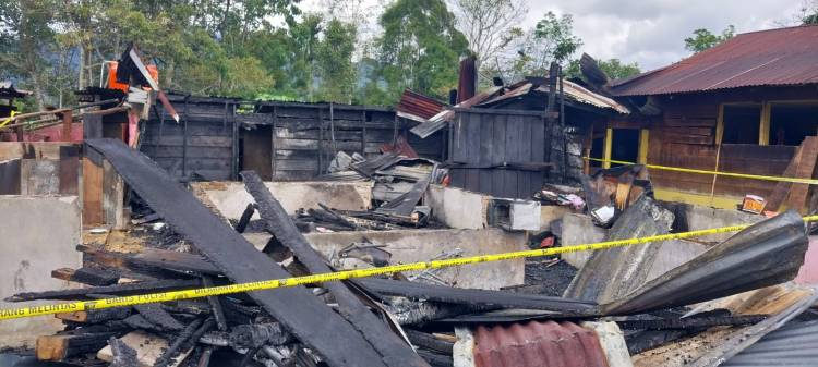 1 Unit Rumah dan Sepeda Motor Ludes Terbakar di Garoga