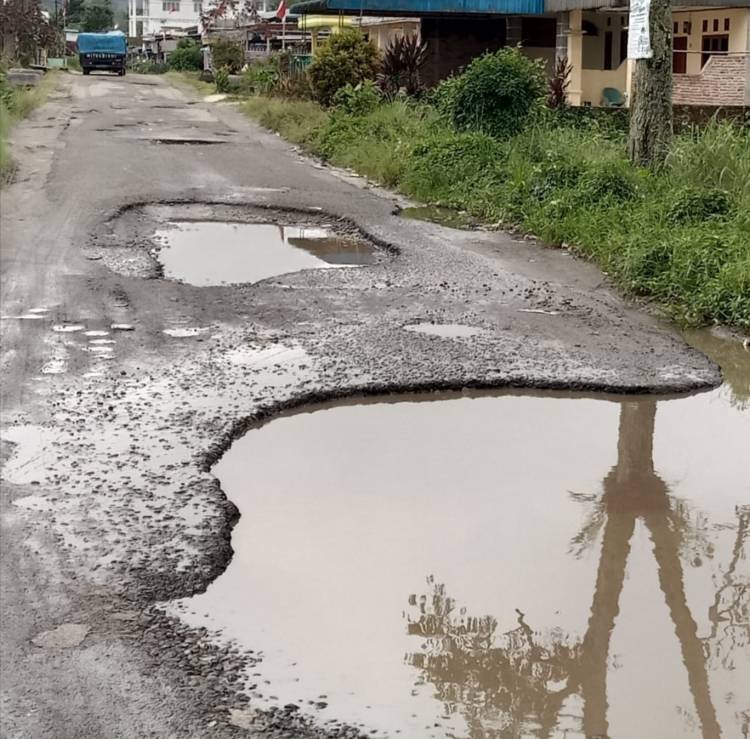 Warga Dambakan Perbaikan Jalan Penghubung Bahapal-Sondiraya Simalungun