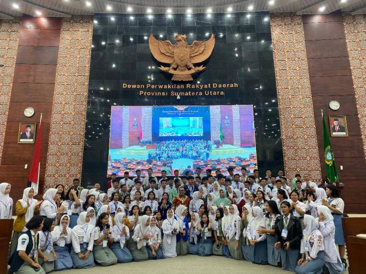 Ratusan Pelajar SMA Ikuti &ldquo;Parlemen Pelajar Batch III&rdquo; di DPRD SU