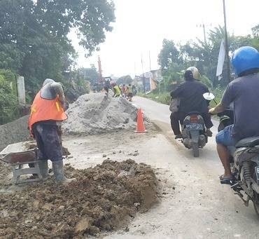 Kerusakan Jalan Besar Saribudolok Mulai Diperbaiki