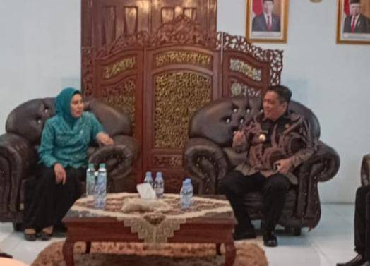 Pj Ketua TP PKK Provinsi Sumut Tanam Cabai di Tebingtinggi