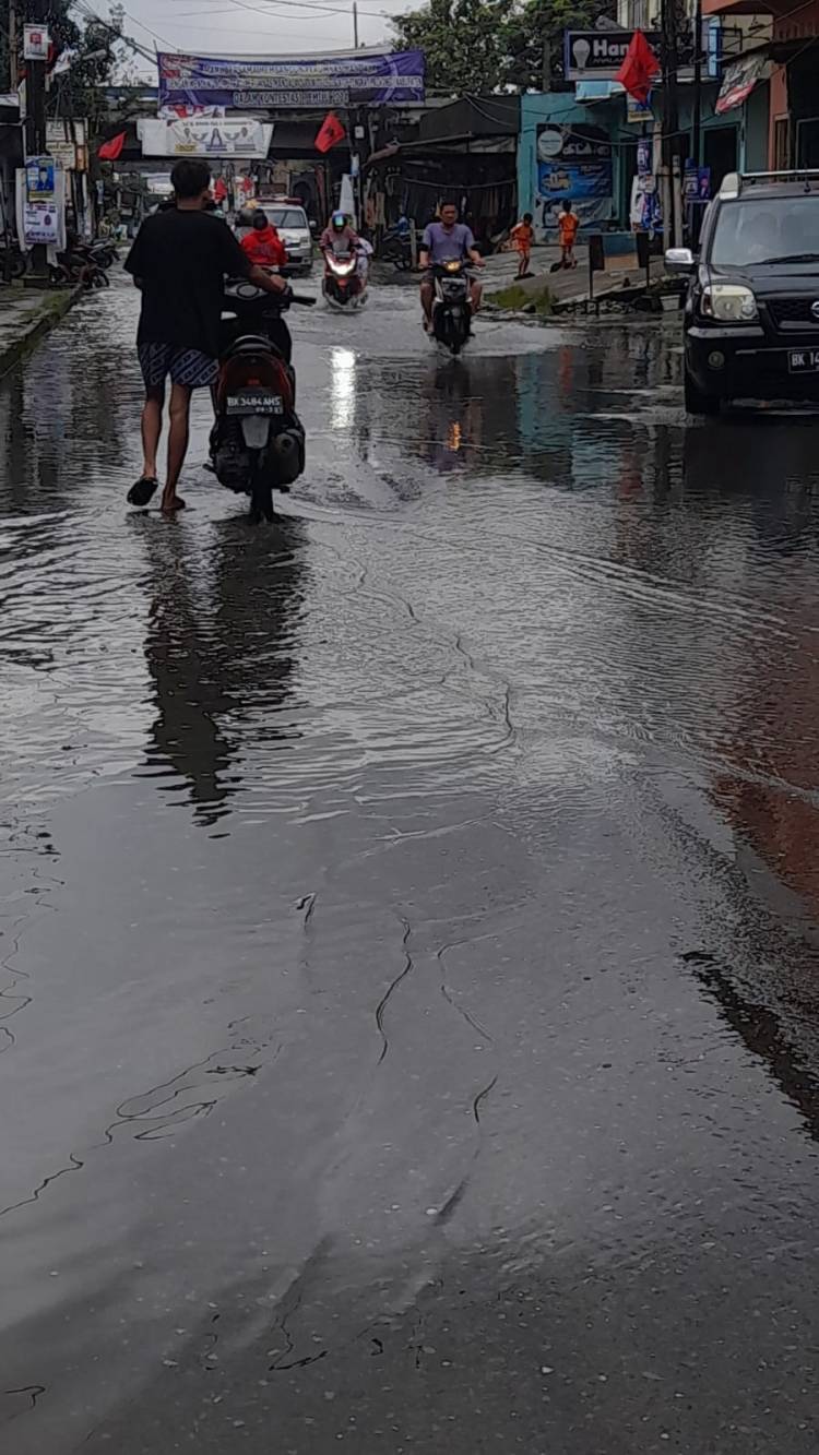 Diguyur Hujan Lebat, Perumnas Mandala &ldquo;Dikepung&rdquo; Banjir