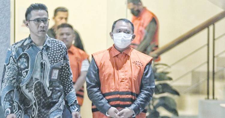 KPK Tahan Bupati Labuhanbatu Erik Adtrada Ritonga
