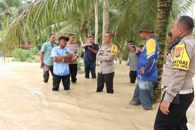 Kapolres Sergai Tinjau Lokasi Banjir di Dolokmasihul