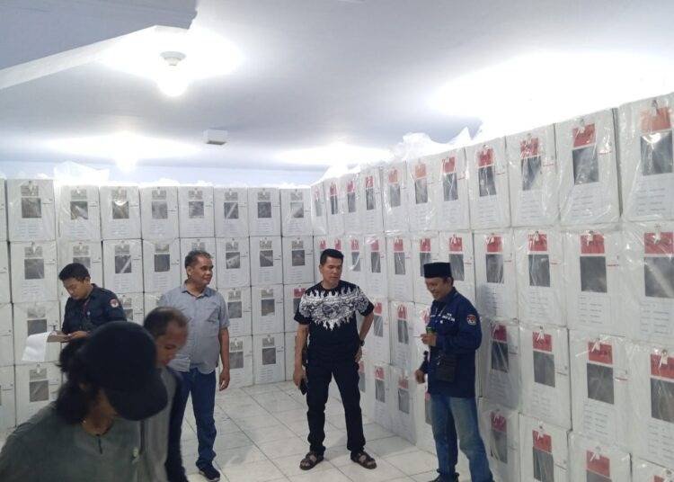 Kapolsek Percut Sei Tuan Pantau Pendistribusian  dan Penyimpanan Logistik Pemilu 2024