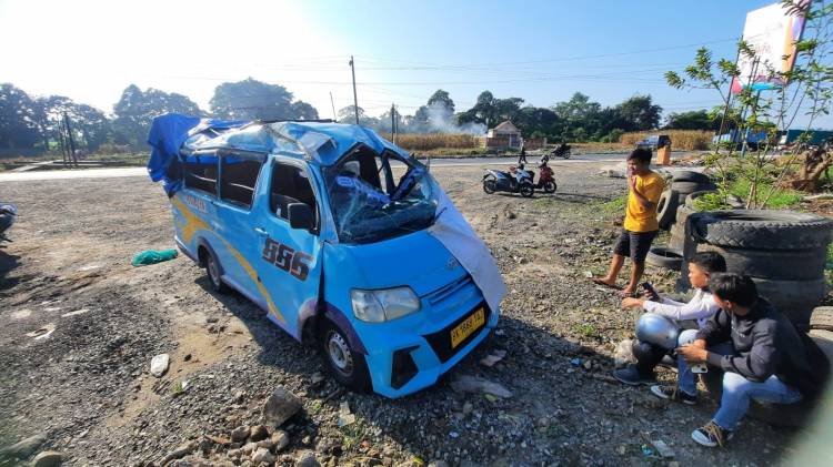 Mopen Terbalik di Nagori Gurgursawah Simalungun, Tujuh Penumpang Luka-luka