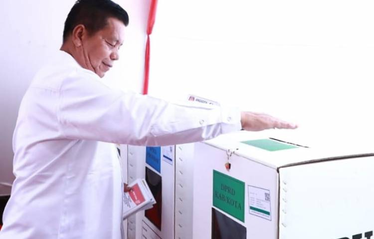 Bupati Simalungun Nyoblos di TPS 026 Pematangsimalungun
