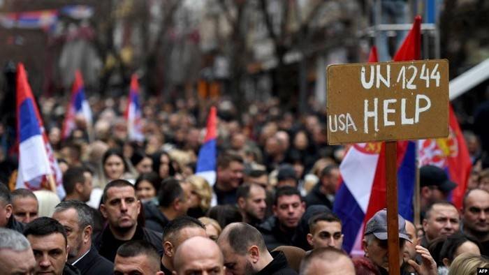 Mata Uang Dinar Dilarang, Ribuan Warga Etnis Serbia di Kosovo Ngamuk