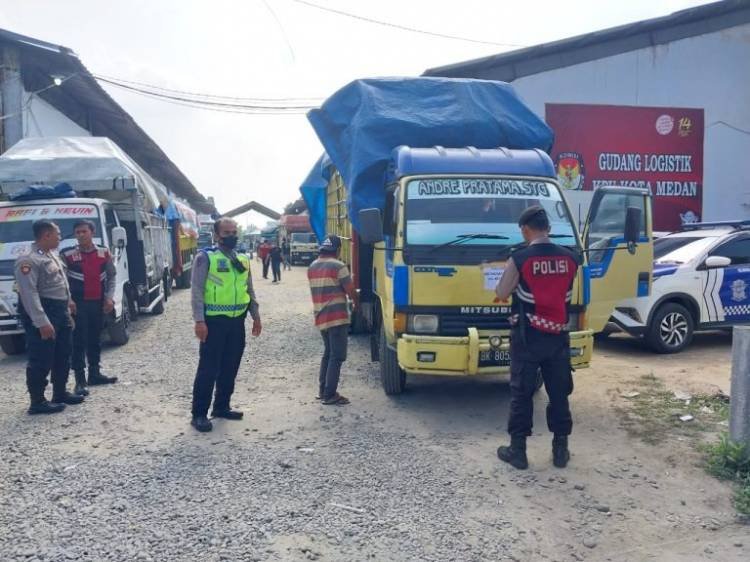 Polres Belawan Kawal Pendistribusian  Logistik Pemilu 2024