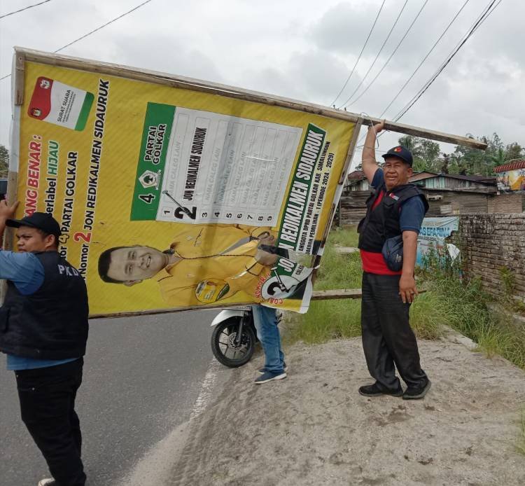 Hari Pertama Masa Tenang, Bawaslu Simalungun Tertibkan Ribuan APK