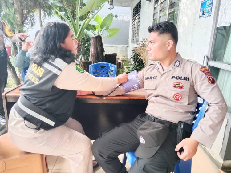 Dokkes Polres Pematangsiantar Patroli Keliling Beri Pelayanan Kesehatan ke Personel dan PPK
