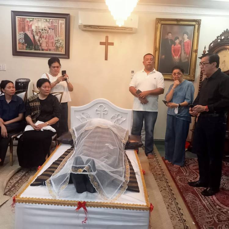 Menkumham Yasonna H Laoly dan Djarot Syaiful Hidayat  Melayat Baskami Ginting di Rumah Duka