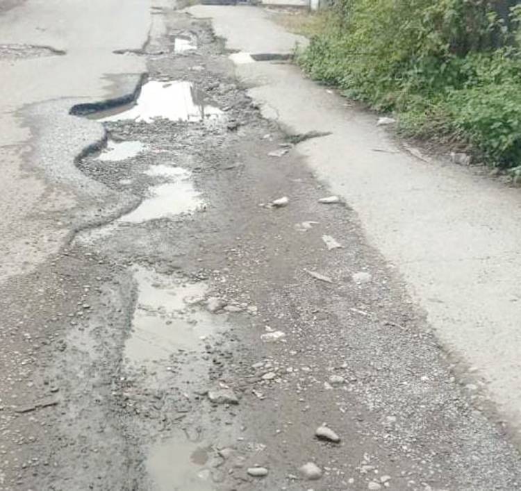 Jalan Anggrek I Medan Tuntungan Berlobang-lobang, Perlu Perbaikan