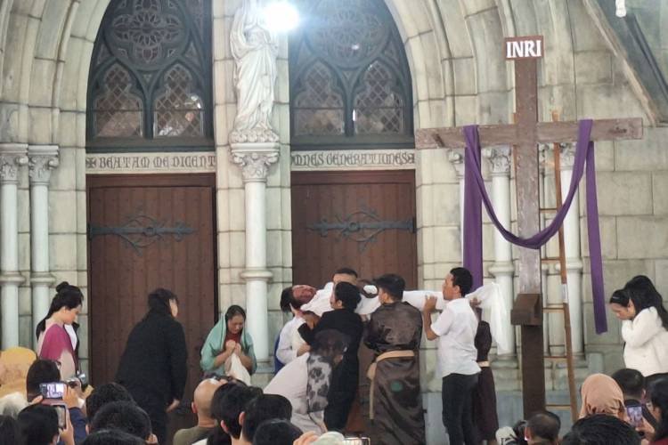Peringatan Jumat Agung, Gereja Katedral Gelar Visualisasi Jalan Salib