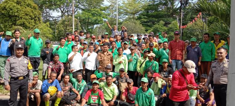Massa THL Kebersihan Datangi DPRD Pematangsiantar, Tuntut Gaji Sesuai UMK Hingga JHT