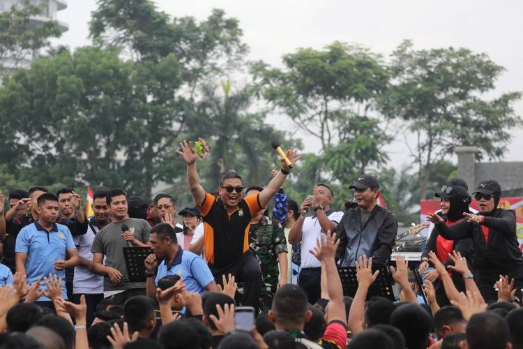 Tingkatkan Sinergitas, TNI-Polri  Olahraga Bersama