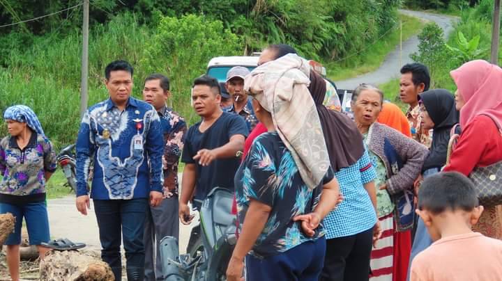 Wabup Humbahas Tinjau Banjir Bandang di Parlilitan
