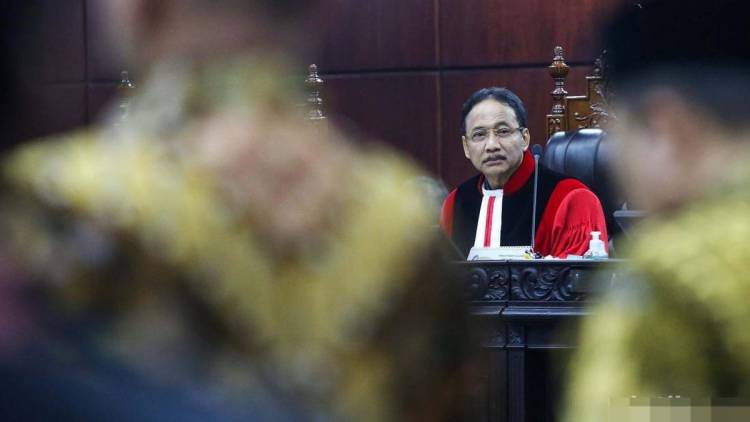 Ketua MK Tegur Ketua KPU di Sidang Sengketa Pilpres: Pak Hasyim Tidur Ya?