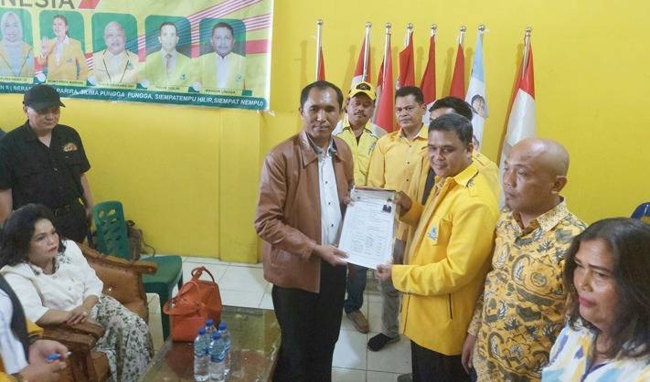 Danjor Nababan Daftar Balon Bupati Dairi ke PDIP dan Golkar