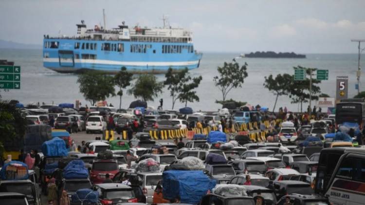 Pemudik Nyeberang Via Merak-Bakauheni Naik 65 Persen