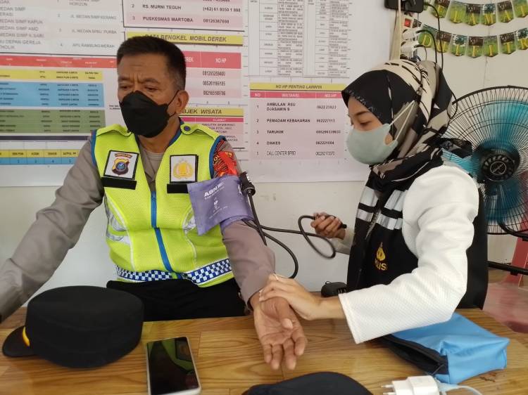 Dokkes Polres Pematangsiantar Cek Kesehatan Petugas Pos Pam dan Pos Yan