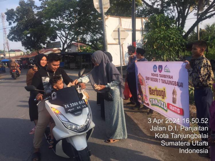 Berkah Ramadan, SMPN 7 Tanjungbalai Berbagi Takjil dan Khatam Al Qur'an