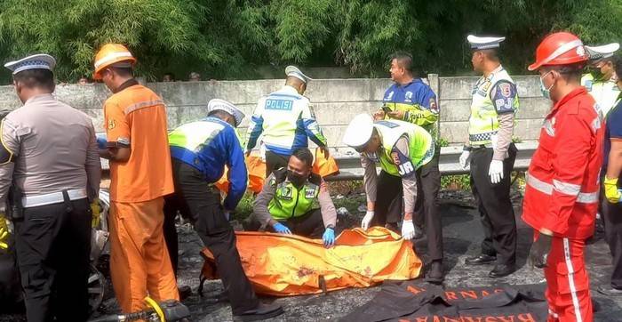 Menko PMK Konfirmasi Korban Tewas Kecelakaan KM 58 Tol Cikampek 12 Orang