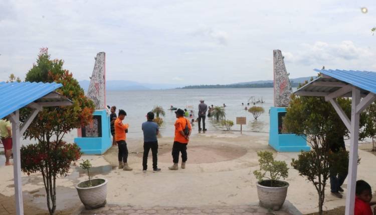 Lebaran Pertama, Lokasi Wisata Pantai Pasir Putih Parparean Mulai Ramai Dikunjungi Wisatawan