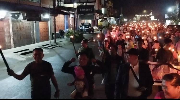 Pawai Obor Paskah Jemaat HKBP Gunungsitoli Nias Meriah