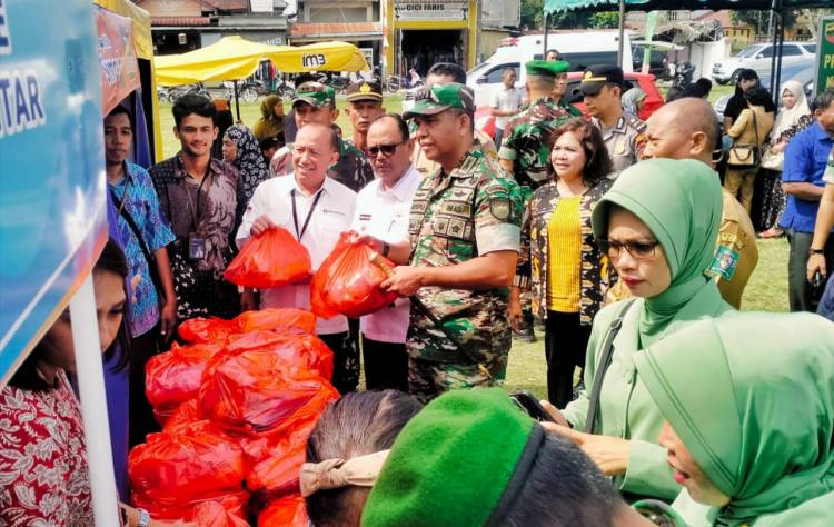 Wabup Simalungun Bersama Danrem 022/PT Hadiri Bazar TNI