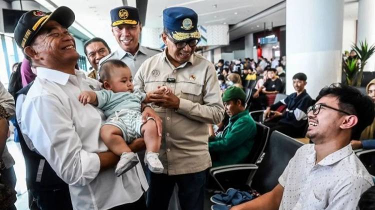 Kemacetan Panjang Menuju Pelabuhan Merak, Menhub Minta Maaf