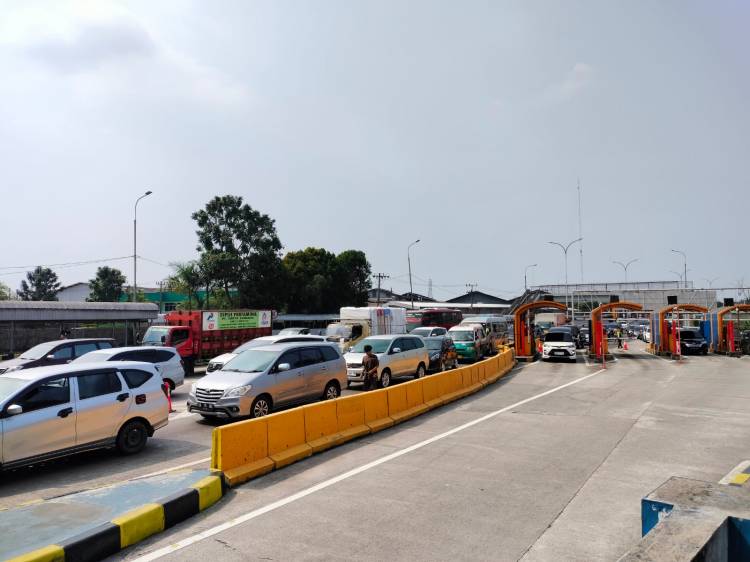 Jelang Idul Fitri, Kendaraan Melintasi Ruas Tol di Luar Pulau Jawa Meningkat