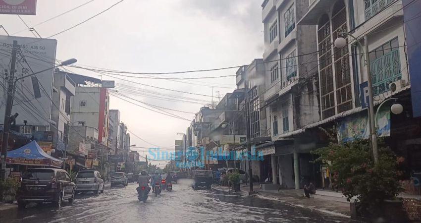 Jalan di Pusat Kota Lubukpakam Terendam Banjir