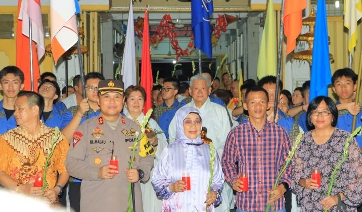 Plt Bupati Bersama Forkopimda Labuhanbatu Lepas 2000-an Peserta Pawai Lilin Hari Raya Waisak